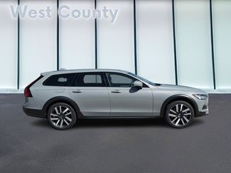 New 2025 Volvo V90 B6 Cross Country Ultra w/ Protection Package Premier video 2