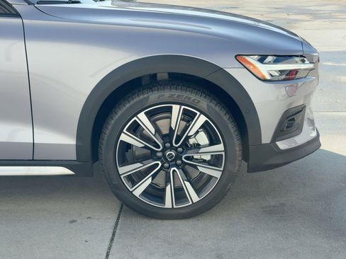 Certified 2026 Volvo V60 B5 Cross Country Ultra image 12