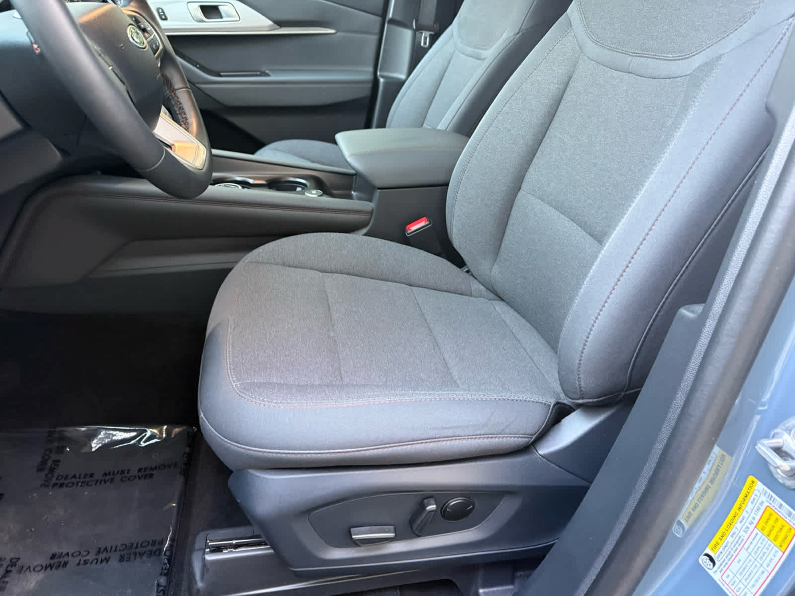 Used 2025 Ford Explorer Active AWD/4WD image 4