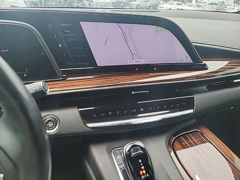 Used 2022 Cadillac Escalade Premium Luxury RWD image 17
