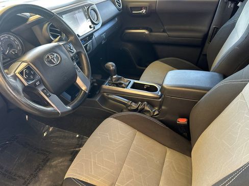Used 2022 Toyota Tacoma TRD Sport w/ TRD Premium Sport Package RWD image 11