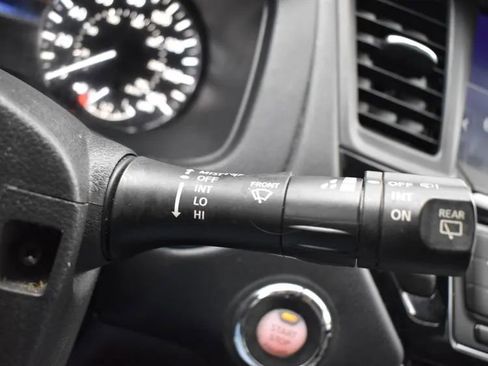 Used 2020 Nissan Pathfinder S FWD image 26
