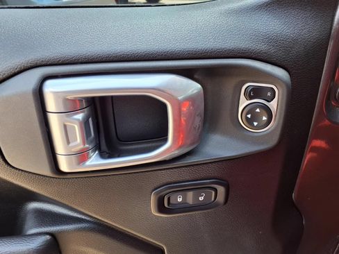 Used 2025 Jeep Gladiator Sport AWD/4WD image 23