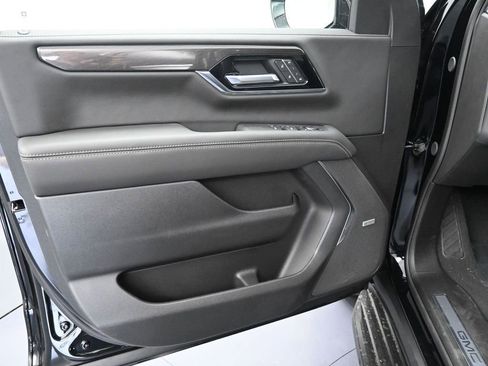 New 2026 GMC Yukon XL Elevation image 18