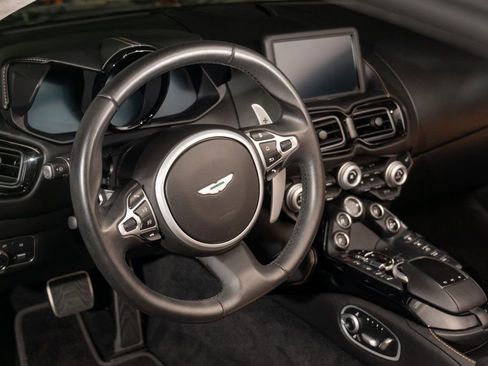 Used 2020 Aston Martin V8 Vantage Coupe image 9