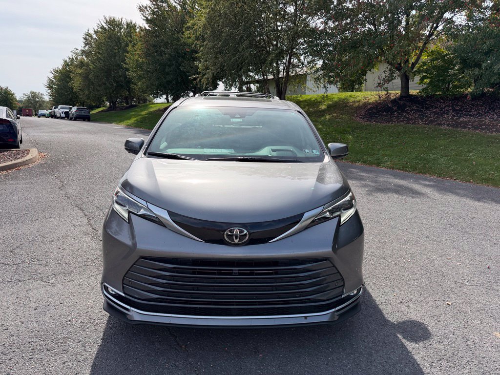 Used 2026 Toyota Sienna Platinum AWD/4WD image 1