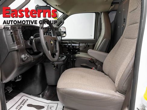 Used 2021 Chevrolet Express 2500 RWD image 13
