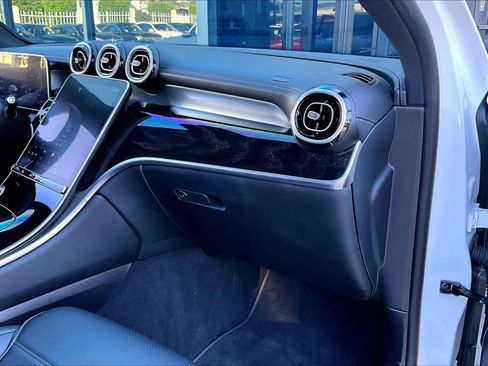 Used 2024 Mercedes-Benz GLC 300 GLC 300 image 19