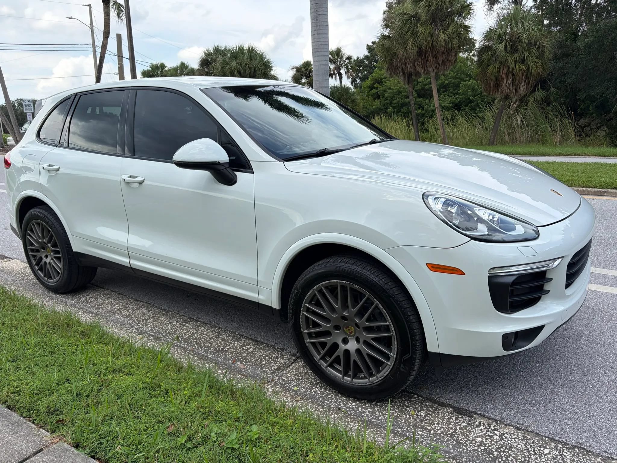 Used 2017 Porsche Cayenne AWD/4WD image 4