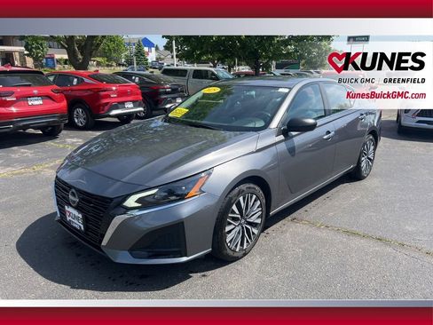 Used 2025 Nissan Altima 2.5 SV FWD image 10