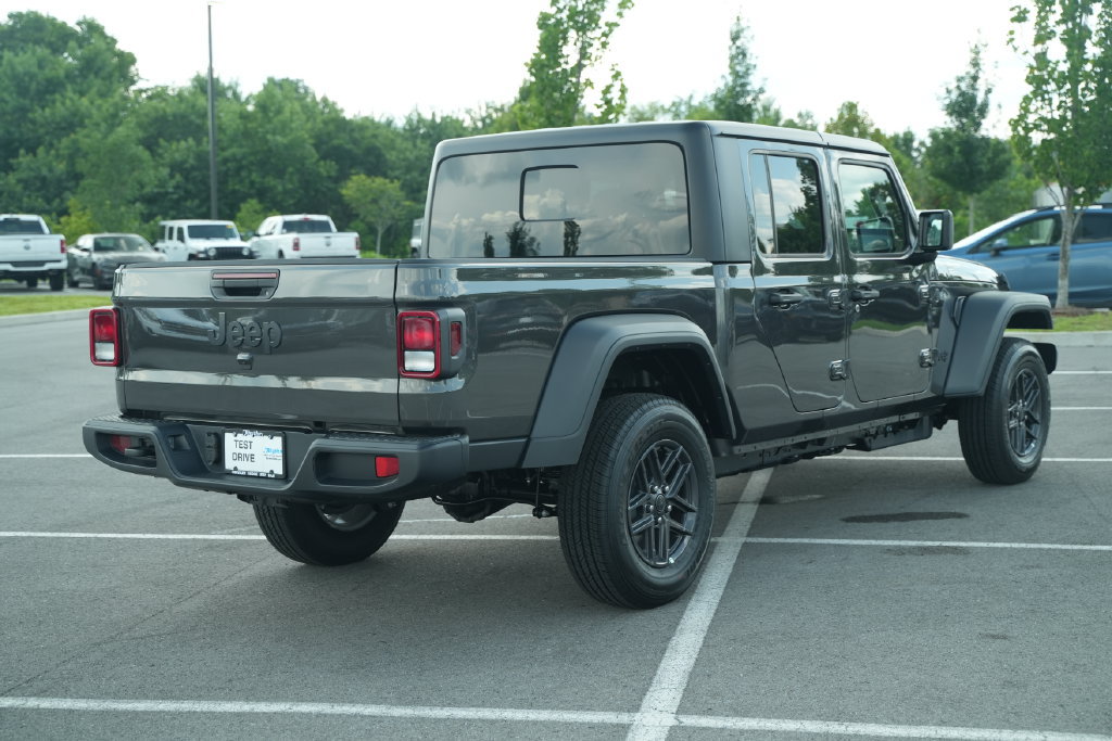 New 2026 Jeep Gladiator Sport AWD/4WD image 7