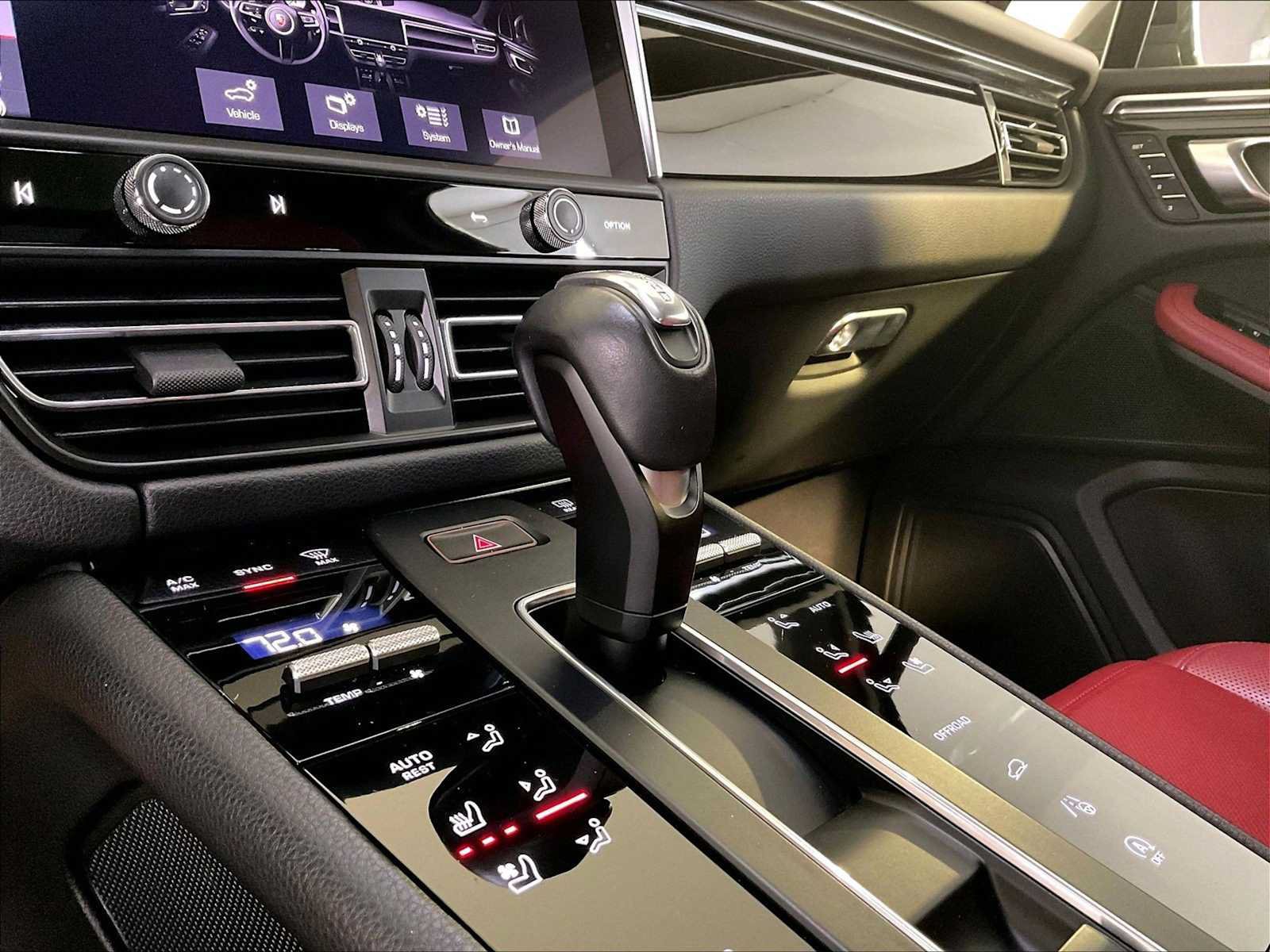 Certified 2023 Porsche Macan Turbo AWD/4WD image 17