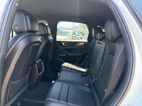 Used 2020 Porsche Cayenne AWD/4WD image 18