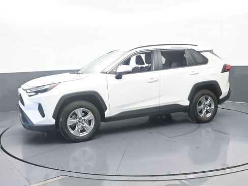 Used 2024 Toyota RAV4 XLE AWD/4WD image 2
