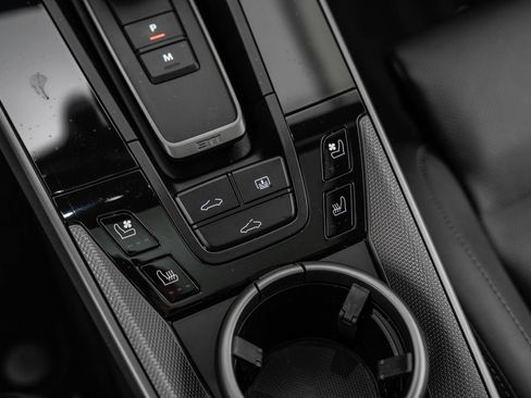 Used 2024 Porsche 911 Carrera w/ Premium Package image 46