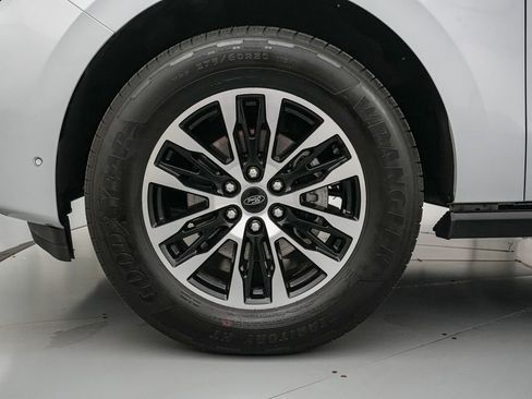 Certified 2025 Ford Expedition Platinum AWD/4WD image 11