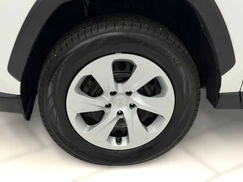 Used 2024 Toyota RAV4 LE AWD/4WD image 10