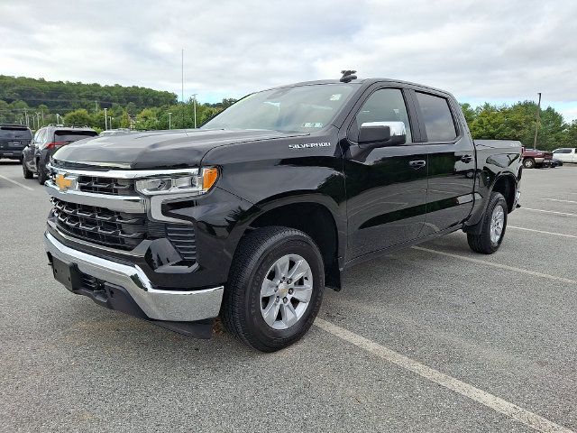 Used 2025 Chevrolet Silverado 1500 LT AWD/4WD image 3