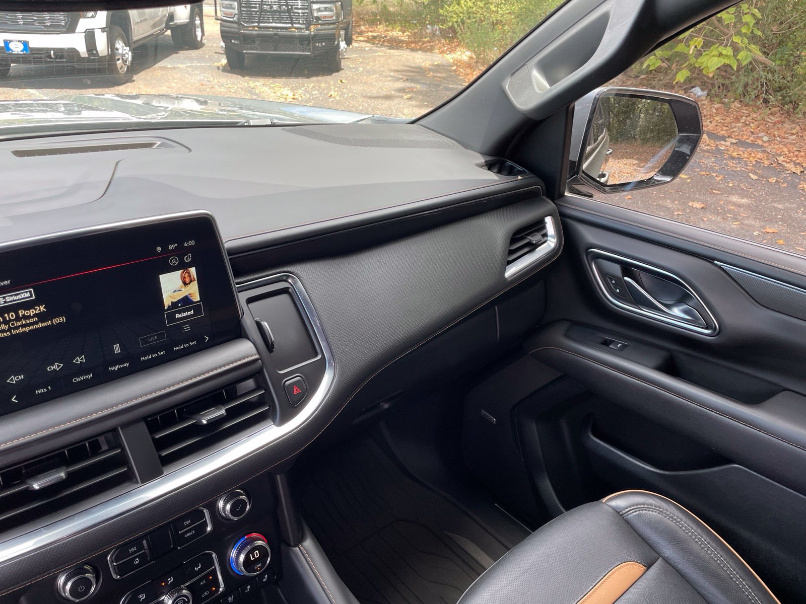 Used 2024 GMC Yukon AT4 w/ Technology Package AWD/4WD image 33