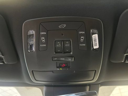 New 2026 Toyota Sienna Platinum AWD/4WD image 31