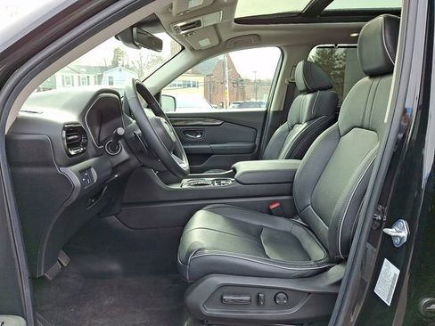 Used 2025 Honda Pilot Elite image 15