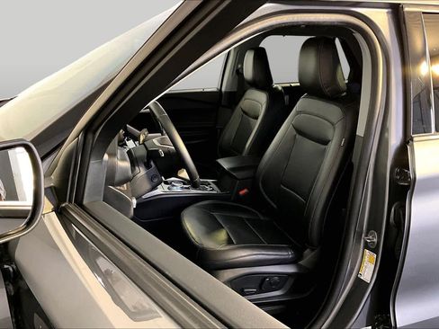Used 2022 Ford Explorer Limited w/ Equipment Group 301A AWD/4WD image 9