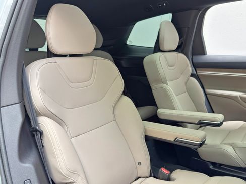 Used 2025 Volvo EX90 Ultra AWD/4WD image 37