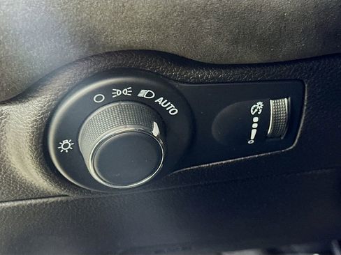 Used 2023 Dodge Durango R/T w/ Hemi Orange Plus Package image 23