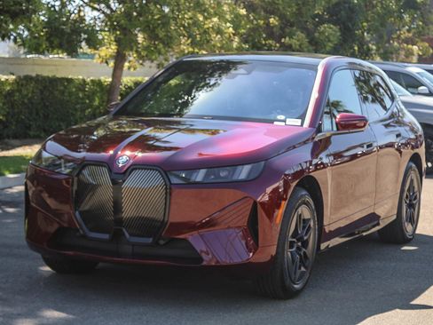 New 2026 BMW iX xDrive60 w/ Premium Package image 3