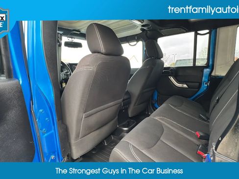 Used 2015 Jeep Wrangler Unlimited Rubicon w/ Connectivity Group image 35