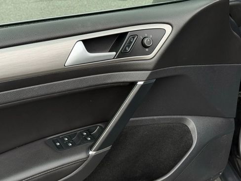 Used 2016 Volkswagen Golf Limited Edition image 23