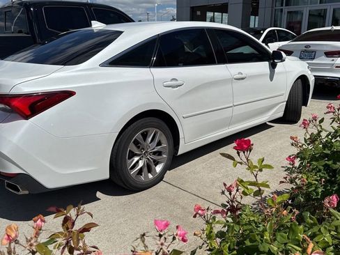 Certified 2021 Toyota Avalon XLE FWD image 3