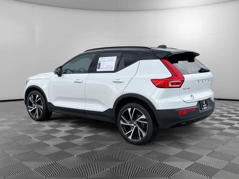 Used 2022 Volvo XC40 T5 R-Design w/ Advanced Package image 3