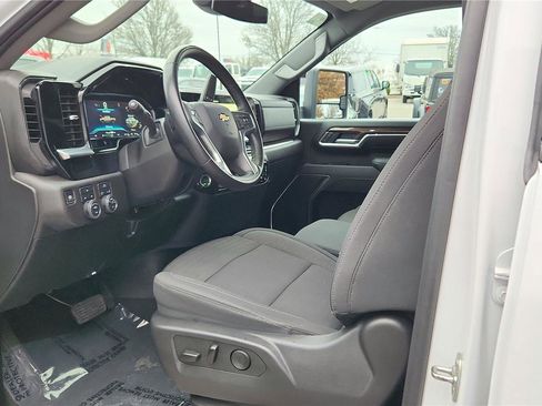 Used 2025 Chevrolet Silverado 2500 LT w/ Convenience Package image 25