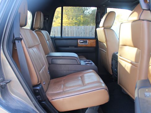 Used 2014 Lincoln Navigator 2WD w/ Equipment Group 101A image 36