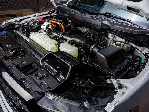 Used 2025 Ford F150 Lariat w/ Equipment Group 501A Mid image 40