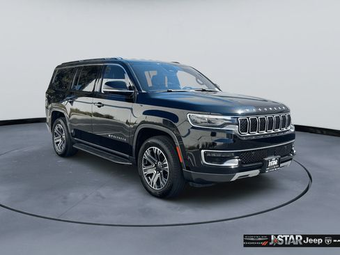 Used 2022 Jeep Wagoneer Series III AWD/4WD image 3