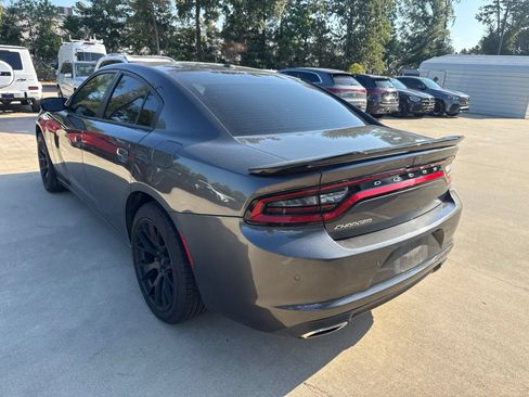 Used 2020 Dodge Charger SXT RWD image 6