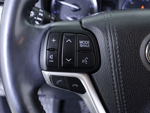 Used 2017 Toyota Highlander Limited image 25