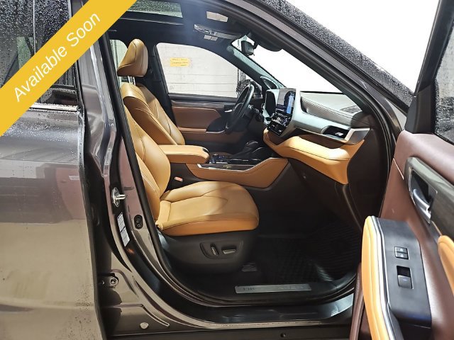Used 2021 Toyota Highlander Platinum AWD/4WD image 8