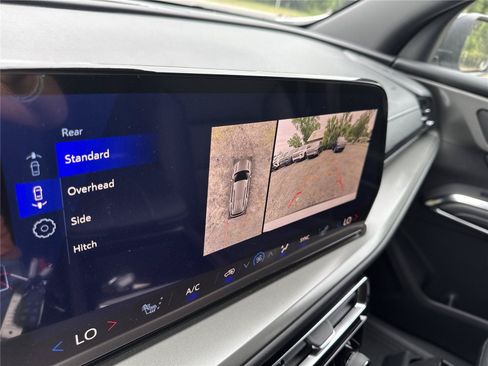 New 2026 Chevrolet Traverse LT FWD image 25