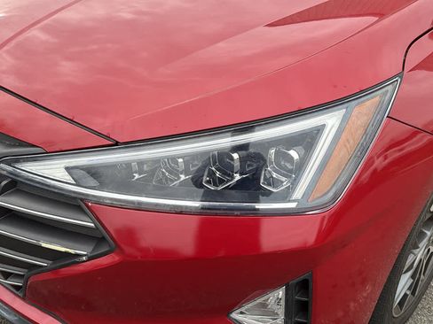 Used 2020 Hyundai Elantra Limited image 9