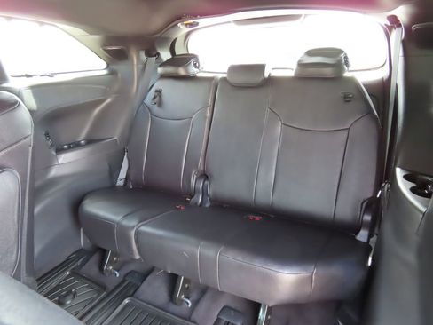 Used 2025 Toyota Sienna Platinum AWD/4WD image 36