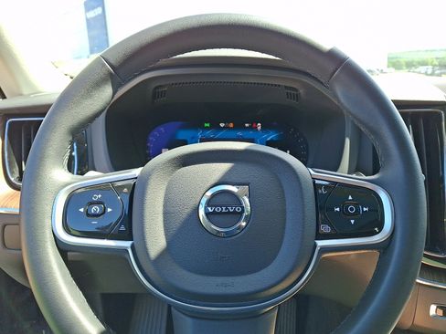 Used 2023 Volvo XC60 B5 Plus w/ Climate Package AWD/4WD image 40