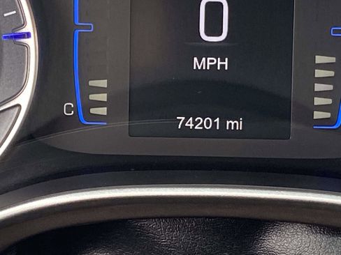 Used 2017 Chrysler Pacifica Touring-L image 19