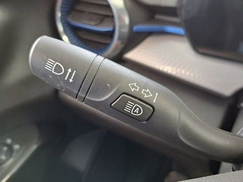 Used 2025 Chevrolet Trax LT FWD image 13
