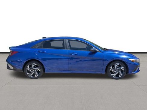 Used 2025 Hyundai Elantra Sport FWD image 4