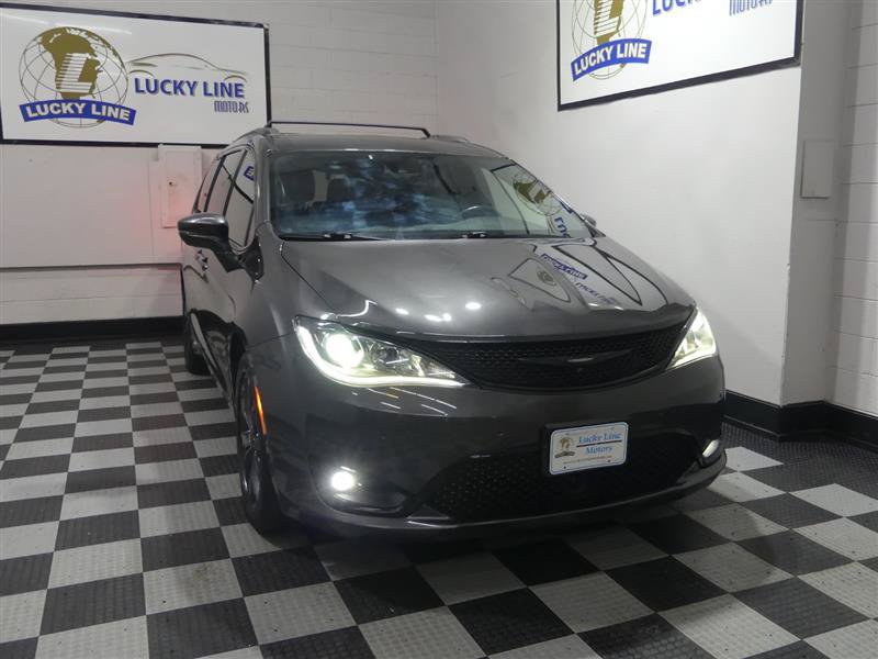 Used 2019 Chrysler Pacifica Limited w/ Advanced Safetytec Group FWD image 5