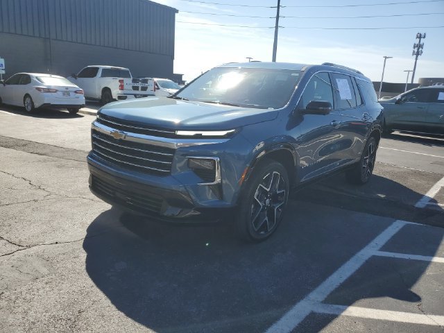Used 2025 Chevrolet Traverse High Country FWD image 2