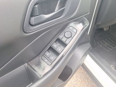 Used 2025 Nissan Rogue S AWD/4WD image 11